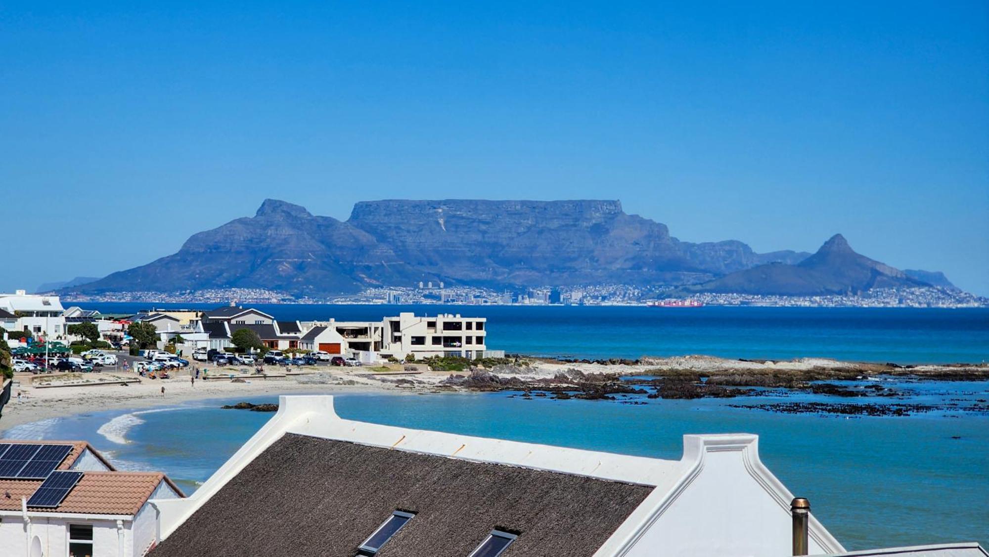 The Blue Peter Hotel Bloubergstrand Exterior photo