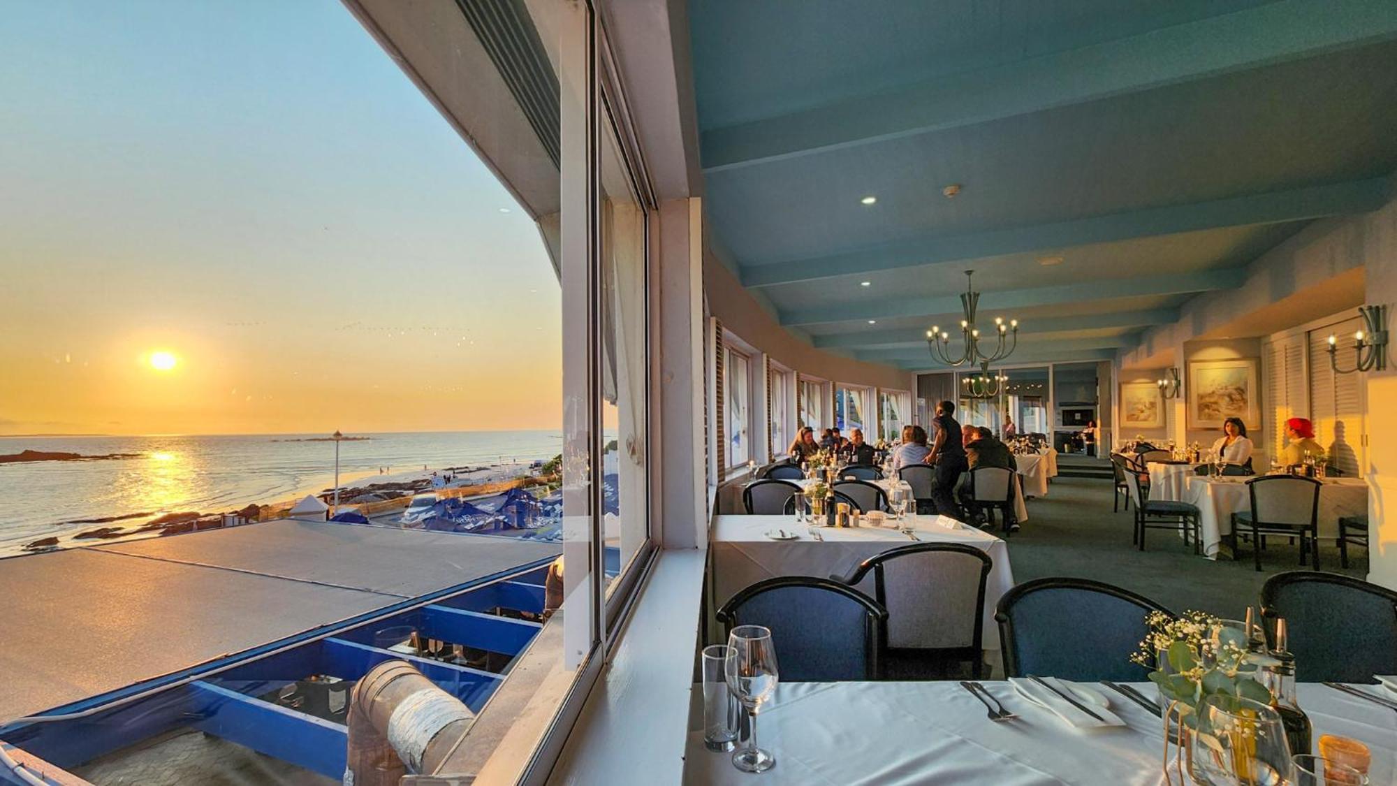 The Blue Peter Hotel Bloubergstrand Exterior photo