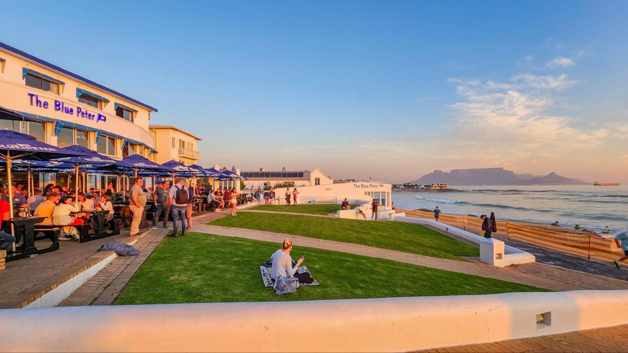 The Blue Peter Hotel Bloubergstrand Exterior photo